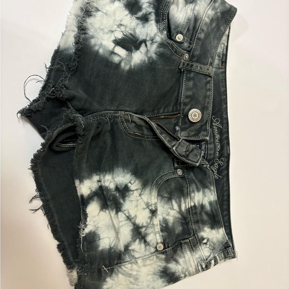 American Eagle Outfitters Black & White Tie-Dye Denim Cutoff Shorts - Women
